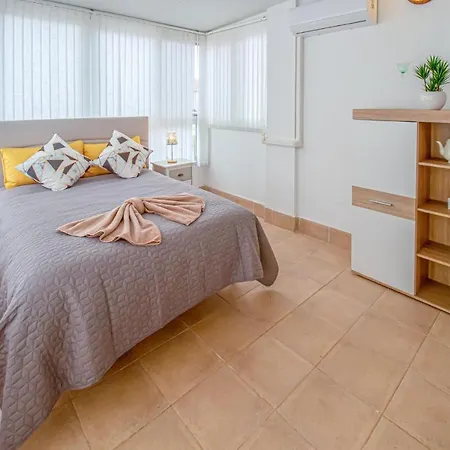 4 Bedroom Lovely In Orihuela Costa Holiday home *