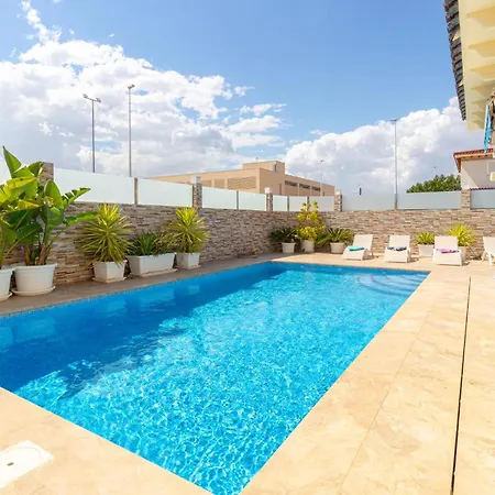 4 Bedroom Lovely In Orihuela Costa Holiday home Dehesa de Campoamor (Orihuela Costa)